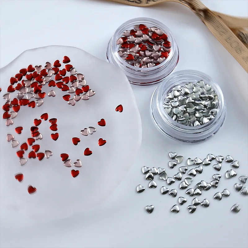 1 Słoik Błyszczących Mini Nitów w Kształcie Serca 4mm Ozdoby do Paznokci Srebrno-Czerwone Francuskie Cyrkonie Dekoracyjne do Manicure DIY