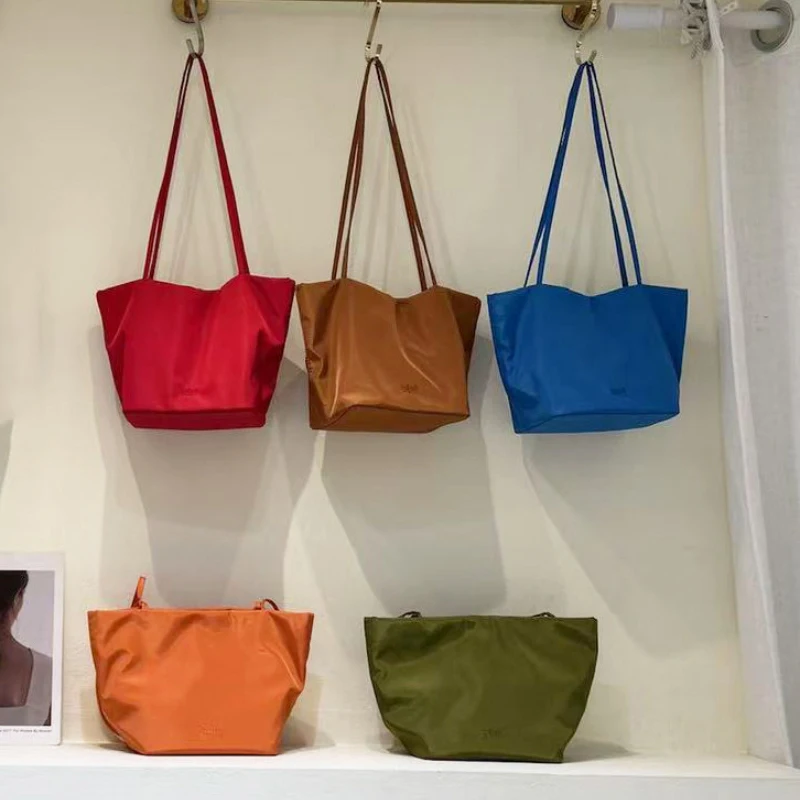

Korean Style Lightweight Large Capacity Nylon Tote, Vegetable Basket Shoulder Bag, Women's Commuting Armpit Bucket Handbag Niche