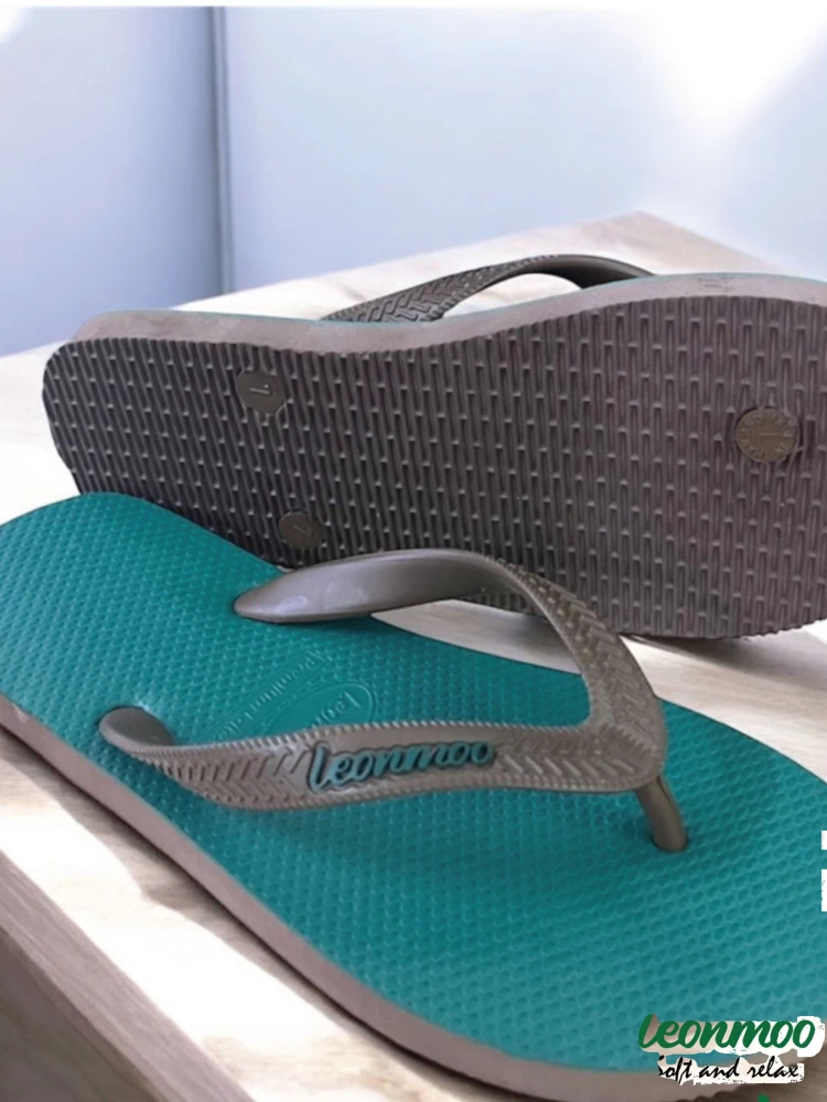 

Новинка 2023 года, LEONMOO l, резиновые тапочки-стринги, износостойкие повседневные молодежные спортивные тапочки для отдыха, нескользящие однотонные тапочки на плоском каблуке
