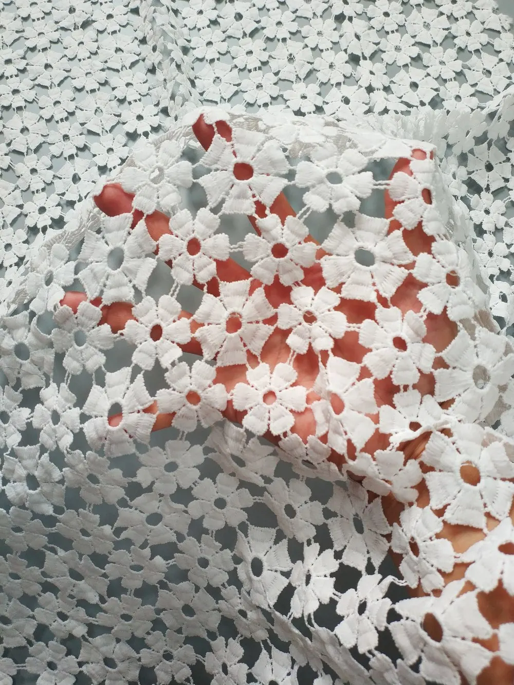 

White small daisy hollow-out water-soluble lace embroidered fabric for wedding dresses, clothing,DIY sewing materials