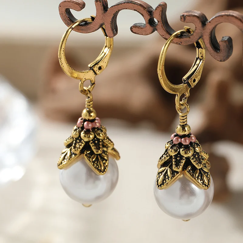 Vintage Relief Floral Pendant Earrings For Women Inlay Imitation Pearl Golden Plated Earrings Elegant Banquet Dinner Jewelry