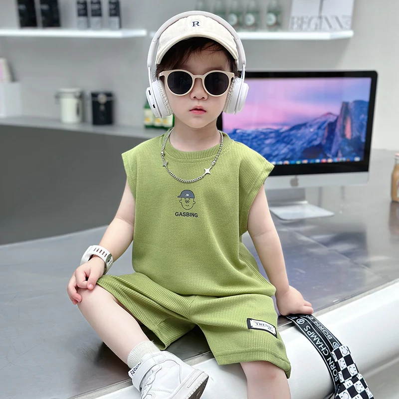 

Комплект из двух предметов для мальчиков: модный летний костюм, крутая повседневная спортивная одежда для подростков, шорты для активных детей