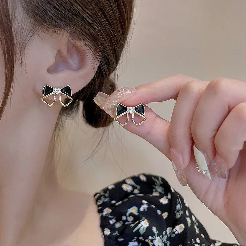 

Fashion Shiny Zircon Love Bow Stud Earrings For Women Simple Retro Ladies Street Style Earrings Jewelry Wholesale Direct Sales