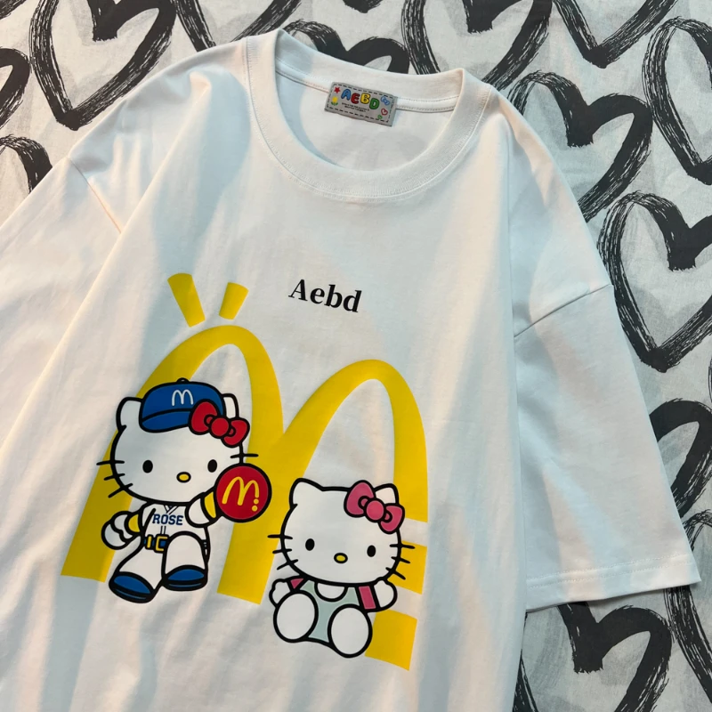 Hello Kitty แขนสั้น Miniso รูปแบบการพิมพ์น่ารักหลวมแขนสั้นแฟชั่นฤดูร้อนใหม่สบายสไตล์ย้อนยุคเสื้อคู่