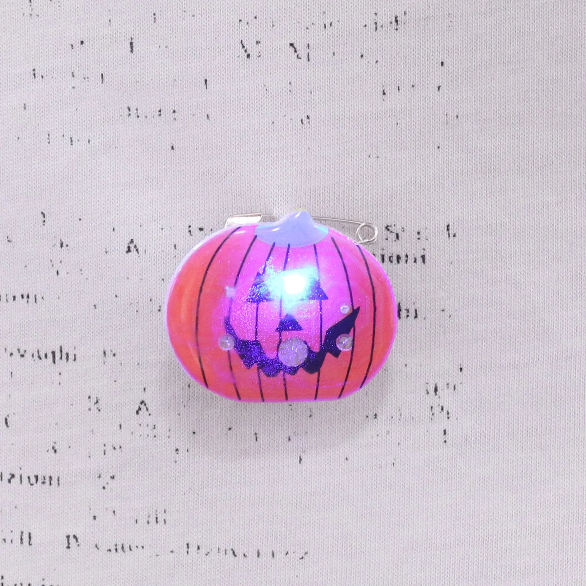 Halloween Brooch Pin Luminous Glowing Badge Clip Party Favors Decorations (Pumpkin) halloween party favors