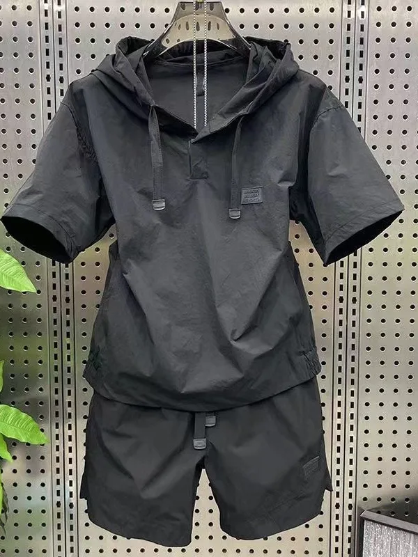 

Летний легкий дышащий свободный мужской повседневный спортивный костюм: футболка с коротким рукавом и шорты, модный и удобный.