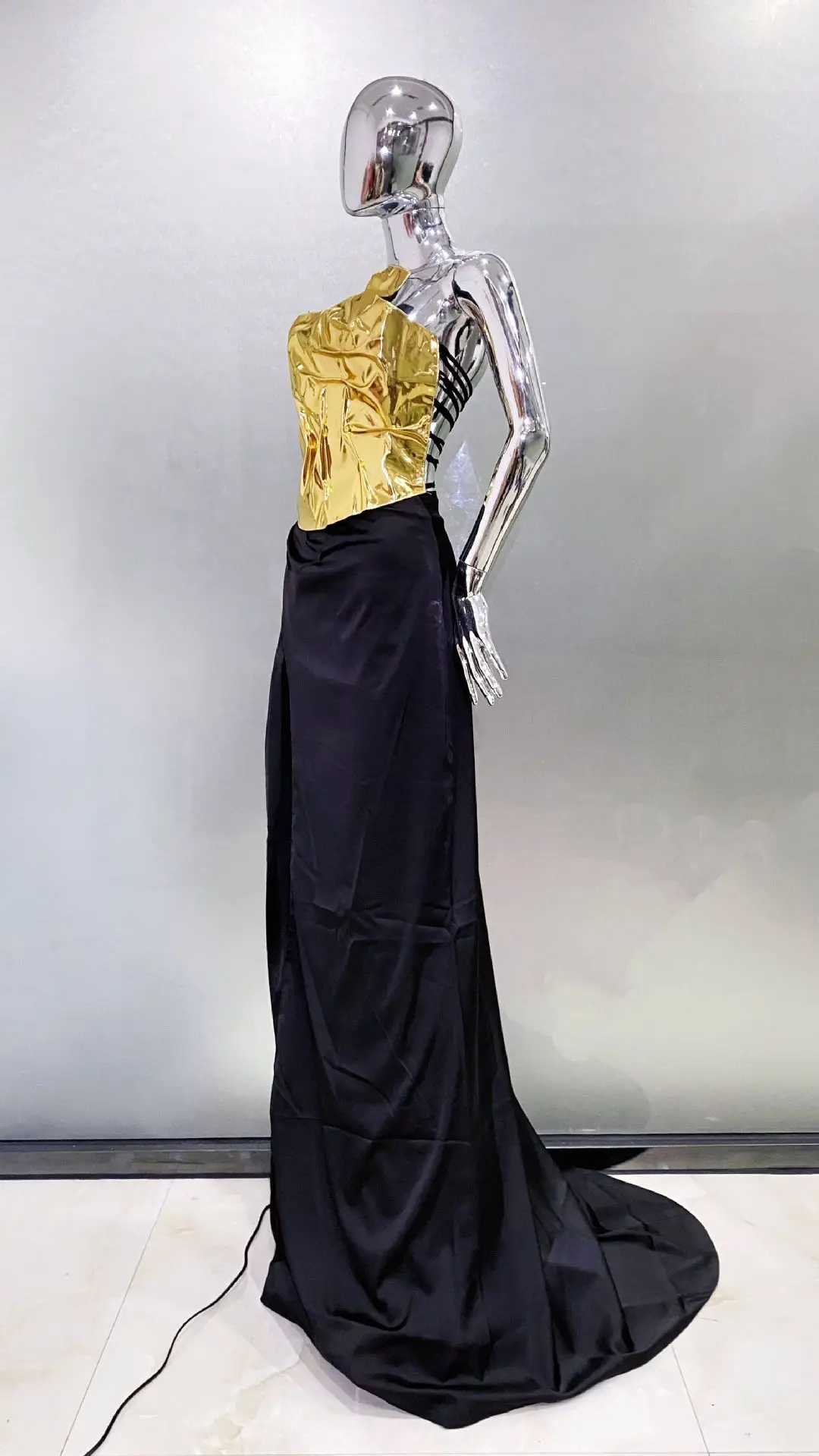 Abiti da festa sexy senza spalline in raso con spacco alto per le donne Lusso 2025 Estate Nuovo Patwork Celebrity Club Wear Abito da sera