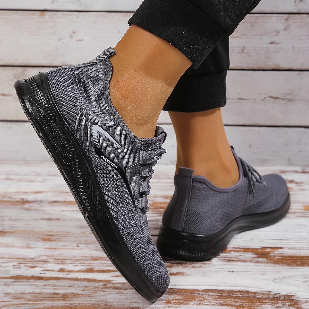 Knitted Men's Shoes Are Comfortable and Breathable. Spring and Autumn New Model Mesh Sports Men's Shoes.