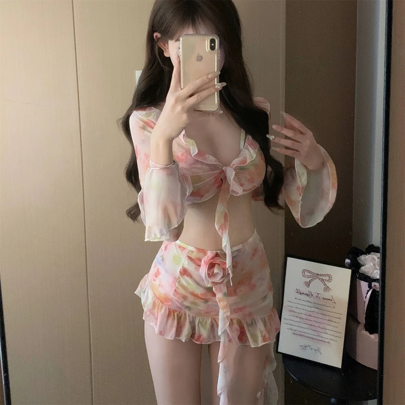 

Комплект бикини из четырех предметов, разделенный консервативный новый стиль, горячий весенний купальник с цветочным принтом и небольшой грудью