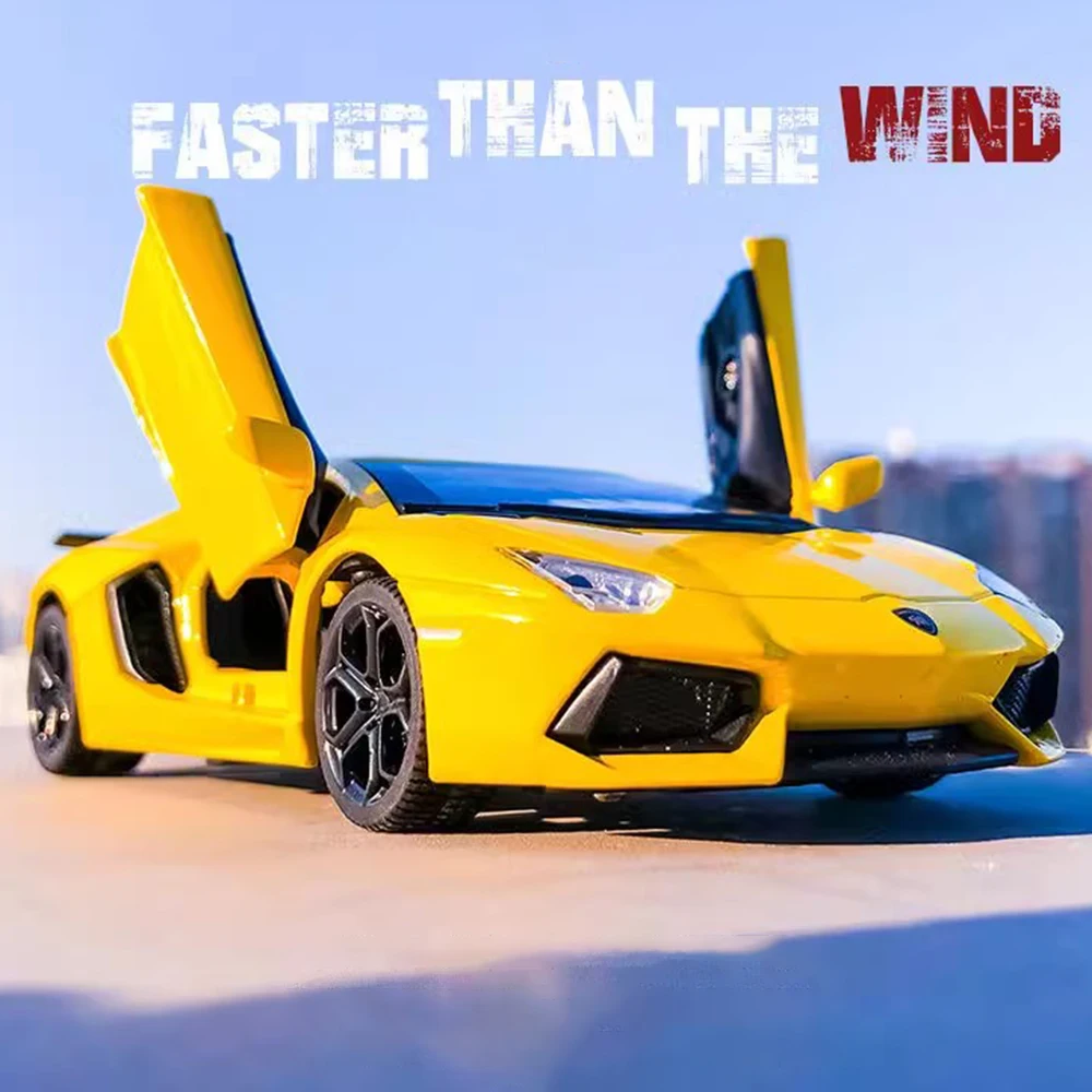 1:32 Lambor LP740 URUS Sports Car Model Toy Metal Body Vehicles Sound Light Pull Back Supercar Computer Desktop Ornaments