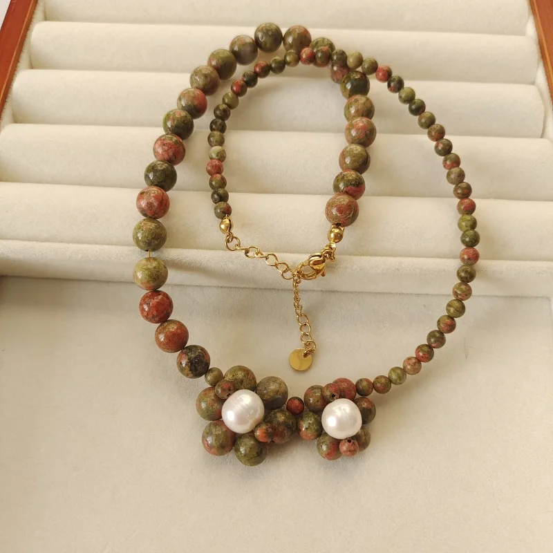 

Autumn Winter Niche Retro Weave Flower Grass Green Real Stone Fresh Water Pearl Personality Elegant Flower Necklace Clavicle