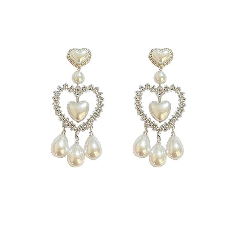 

Light luxury retro French high-end love pearl earrings, flash diamonds, exquisite exaggerated earrings.