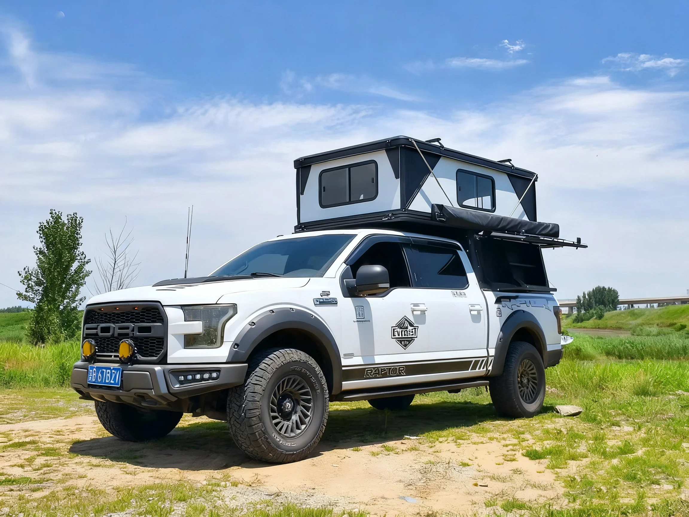 Direct Factory Australian Aluminium Travel Trailer RV Toy Hauler Caravan Hard Top Camper Ladder Car Roof Tent for 4x4 Offroad