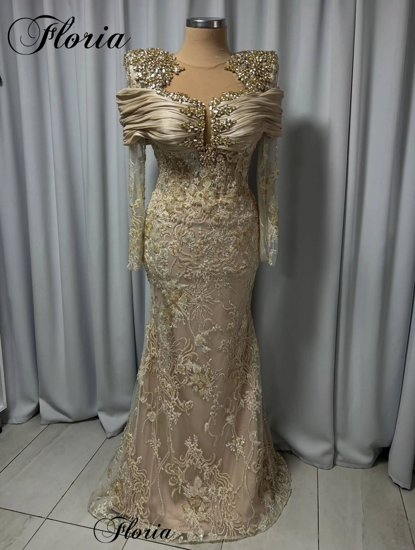 

Vintage Champagne Evening Dresses Mermaid Arabic Muslim Formal Occasion Dresses Crystals Special Occasion Gowns Customized