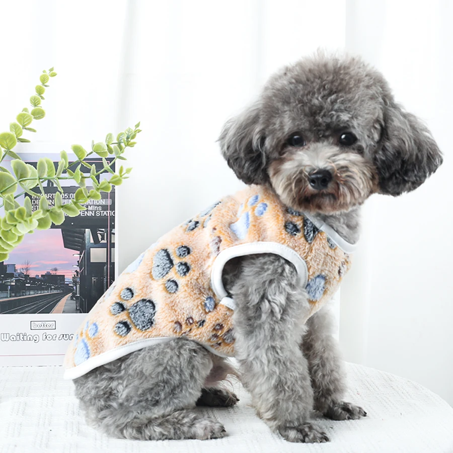 ملابس الحيوانات الأليفة من الفلانيل مناسبة للكلاب الصغيرة والمتوسطة الحجم، وسترات الجرو الناعمة، ومعاطف مطبوعة بمخالب كاكي، وملابس القطط، والكلاب