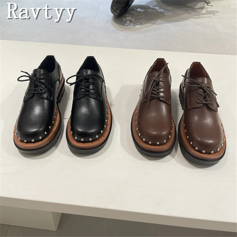 

Новые осенние женские повседневные туфли на толстой подошве с заклепками в стиле ретро, мягкие броги на плоской подошве из искусственной кожи с большой головкой на шнуровке для студенток