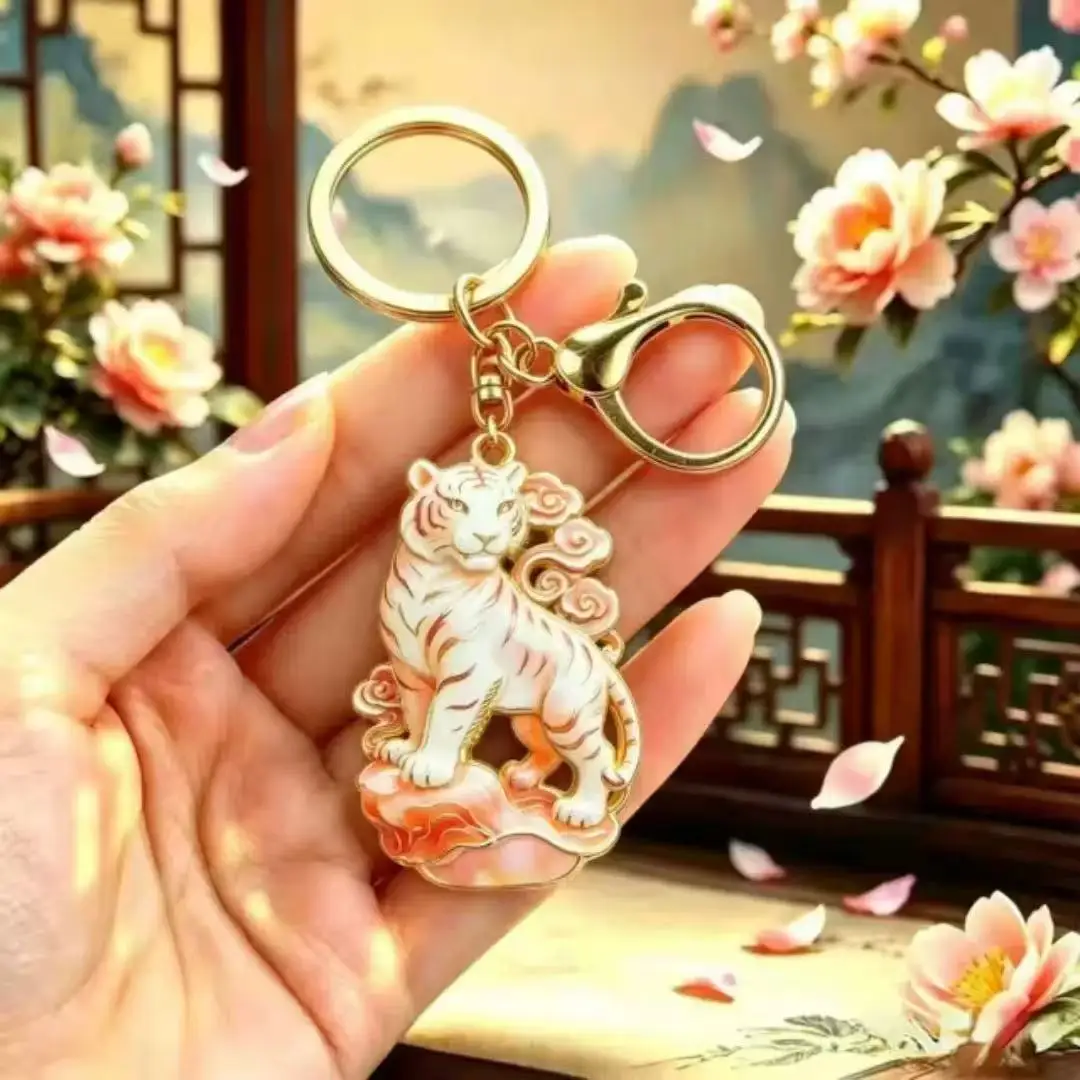 Neuer chinesischer Stil Emaille-Tiger-Schlüsselanhänger Metall-Wolken-Tierkreis-Tiger-Schlüsselring Kreativer Taschenanhänger Geschenk-Accessoires für Männer und Frauen – Detail 3