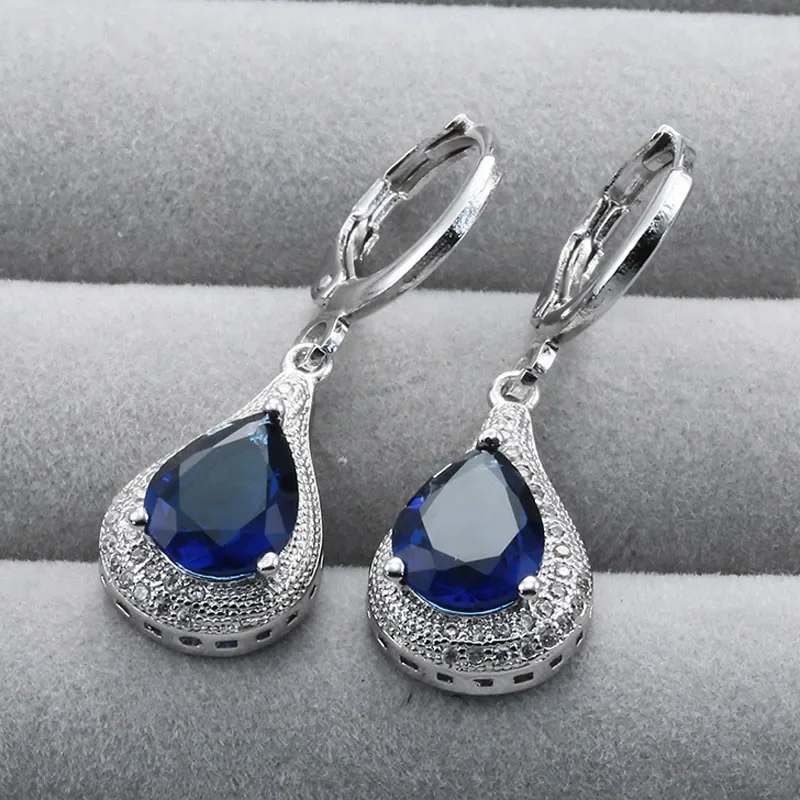 Luxury Delicate Women\'s Drop Earrings Vintage Style Party Accessories with Bright Green Zirconia Elegant Female Jewelry Gift