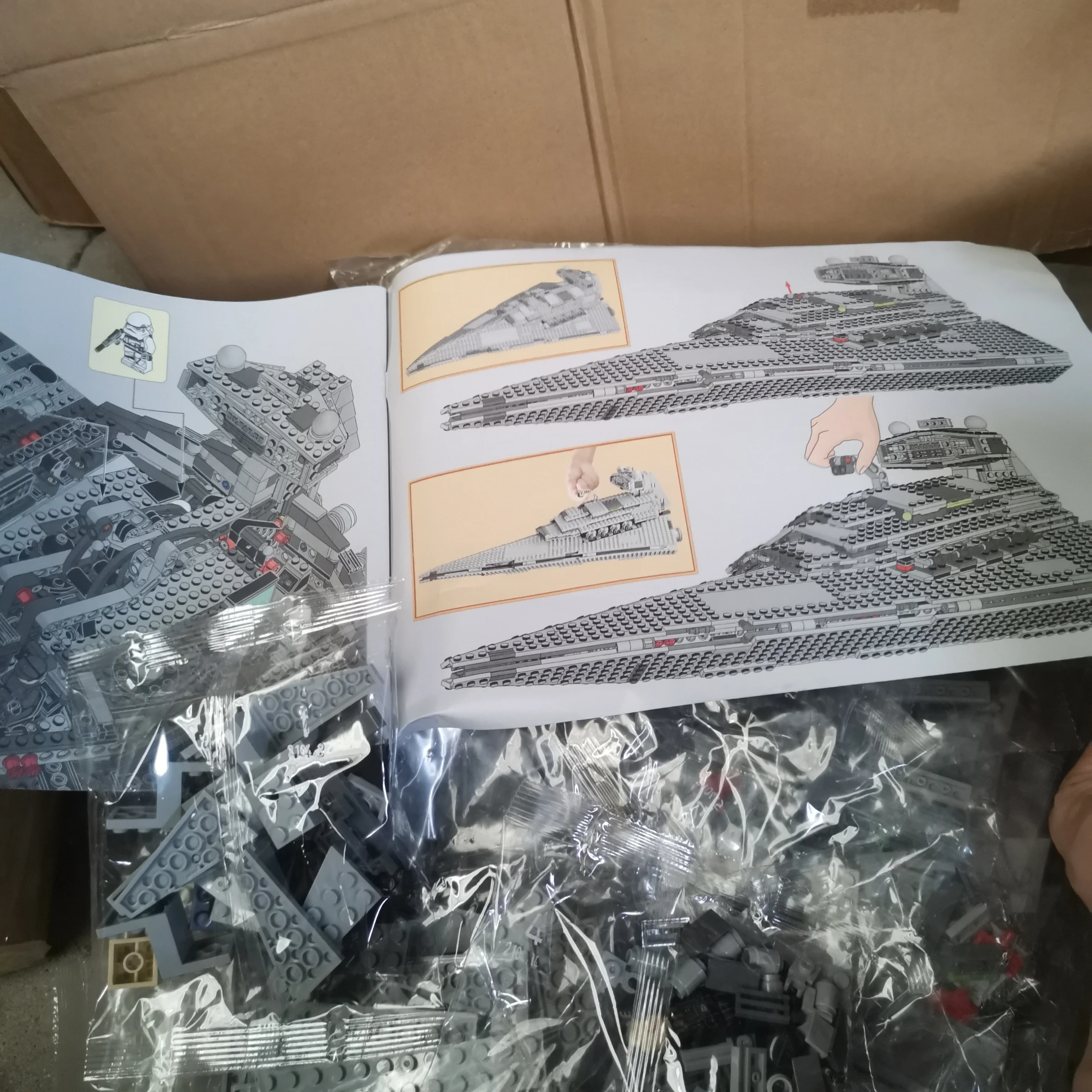 

Hot selling 1359 pieces of 05062 Empire Super Destroyer building blocks for Christmas and birthday gifts to friends