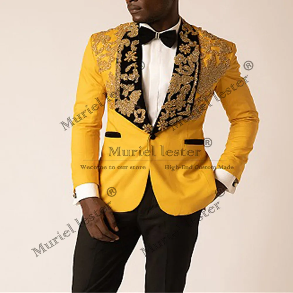 

Luxury Wedding Suits For Men Slim Fit Gold Appliques Black Peaked Lapel Blazer Formal Groom Party Tuxedos 2 Pieces Coat Pants