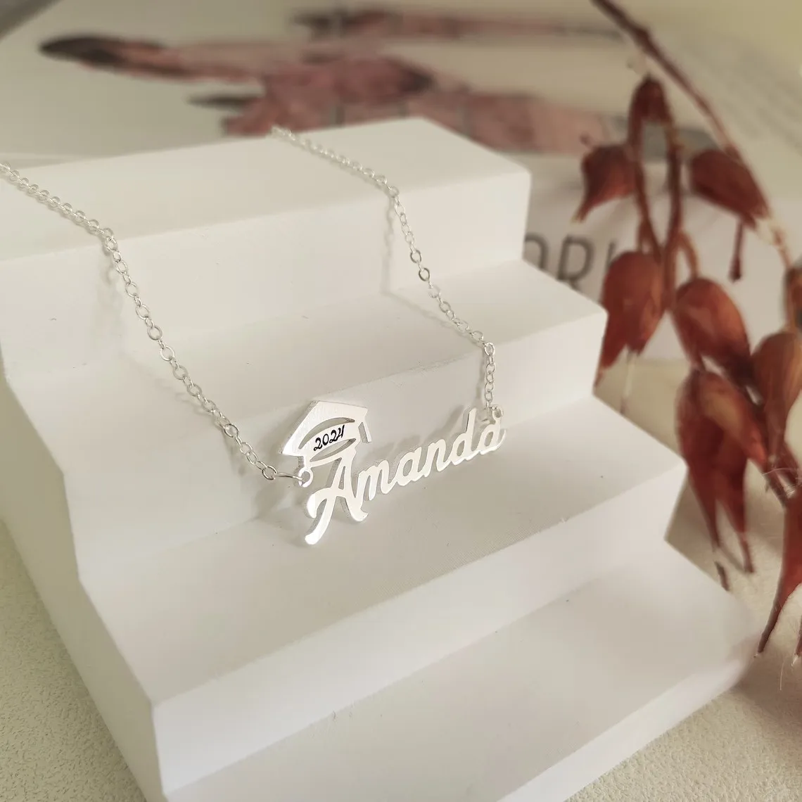 Collar personalizado con nombre de graduación para hombres y mujeres, joyería de estudiante, placa de identificación de acero inoxidable, regalo de compañero de clase, 2024