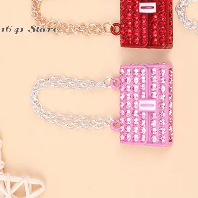 Adorabile mini borsa con catena in metallo per abiti alla moda per case delle bambole