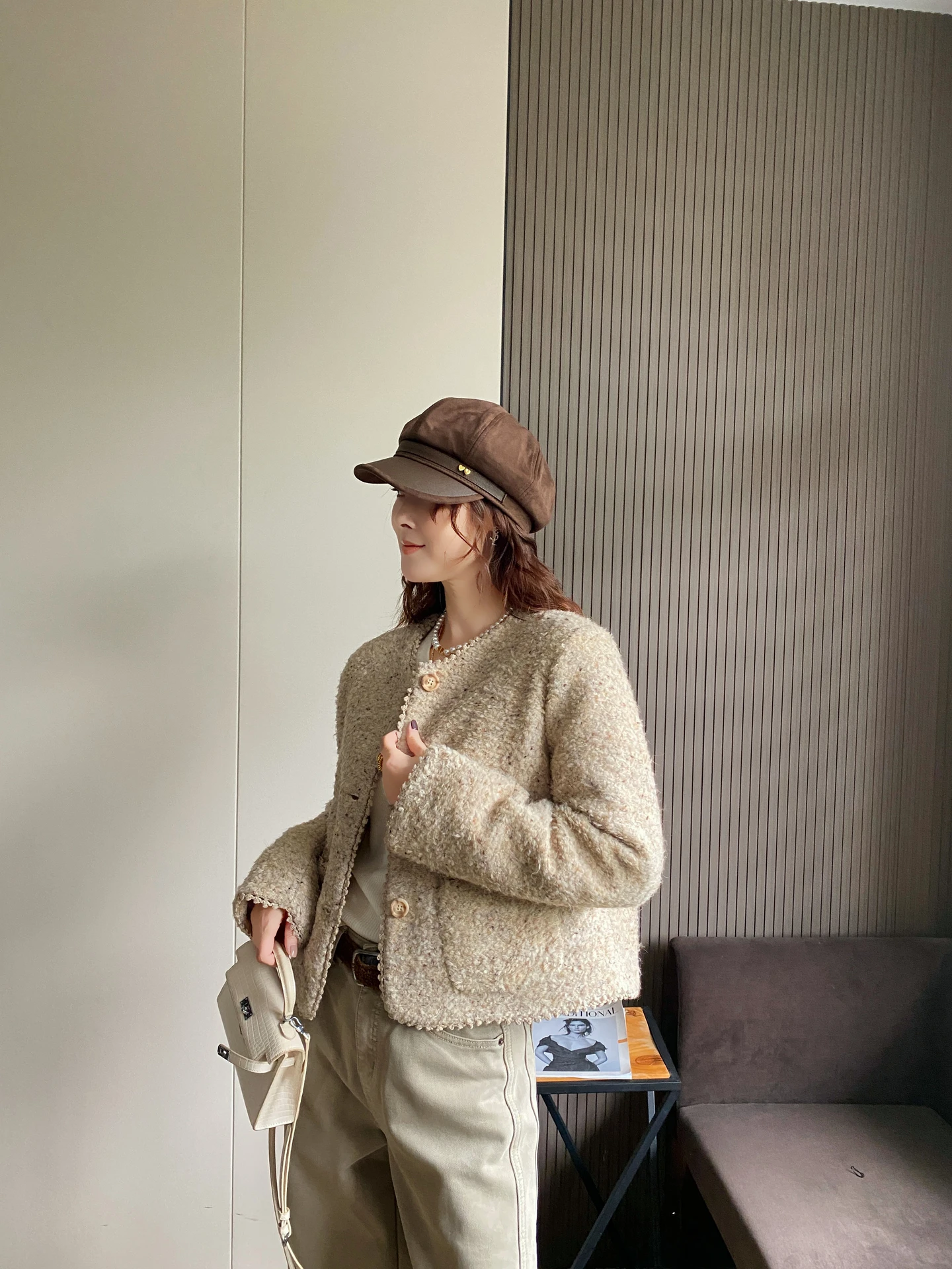 

Женское белое пальто из меха ягненка, внутреннее пальто из ду-пуха, корейское шерстяное пальто с пуговицами для поездок на работу