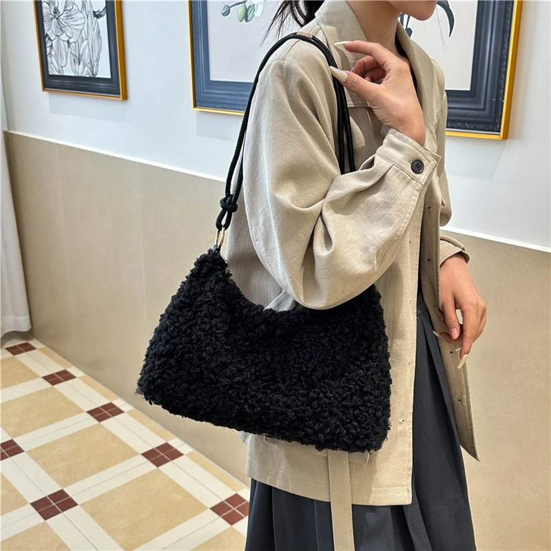 Women Fashion Faux Fur Tote Bag Winter New Faux Fleece Shoulder Crossbody Hobos bag Lightweight Commuting Plush Handbag