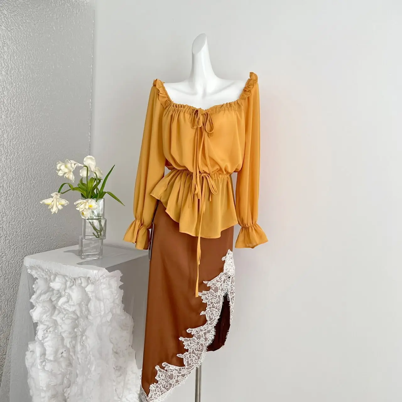 French Lace-Up Blouse Early Autumn Female Ruffled Square Collar Lace-Up Rayon Long Sleeve T Shirt Blouse Suit Office Lady