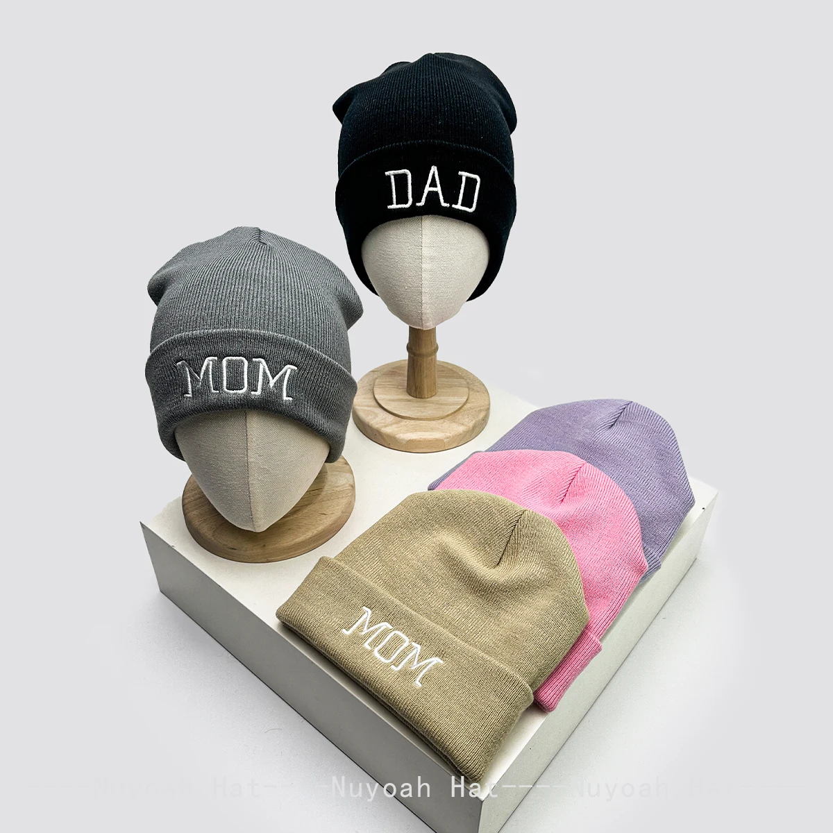 

New Men Women Personal Embroidered MOM DAD Letters Knitted Hats Warm Outdoor Fashion Street Beanies Simple Versatile Casual ins
