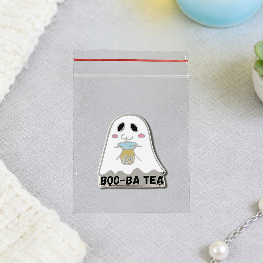 Niedliche kleine Geister-Brosche mit Bubble Tea-Motiv, Halloween-Themen-Abzeichen, modisches Accessoire für die gruselige Jahreszeit, lustiges Geschenk – Detail 14