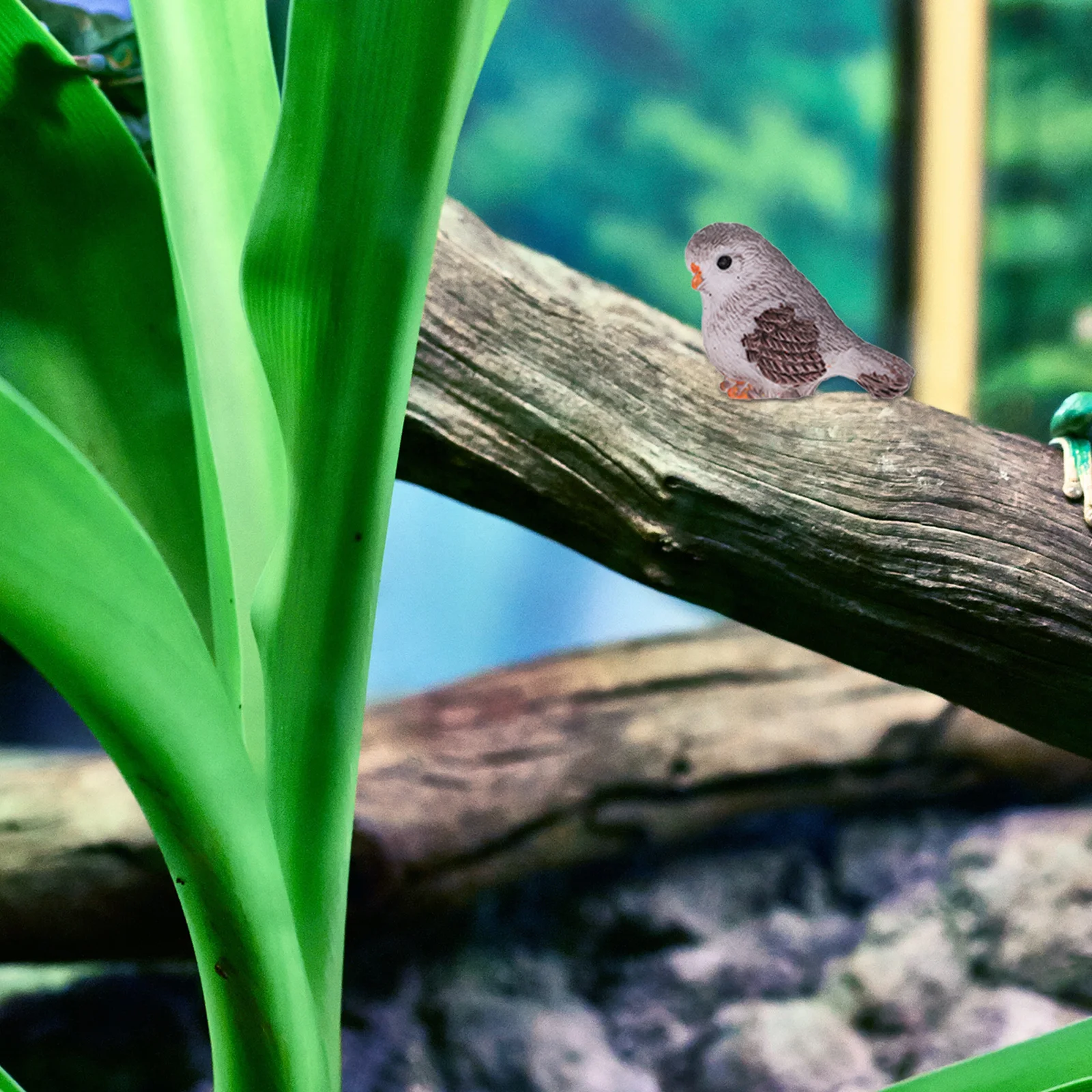 

8Pcs Resin Bird Decor Desktop Ornament Garden Adornment Safe for Kids Room Bird Ornament Figurine Decor Desktop Adornment