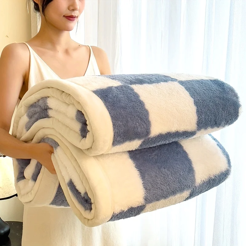

Thick Checkerboard Blanket - Triple-Layer Cotton Wadded Reversible Polyester Blanket for Autumn Winter Home Office Use