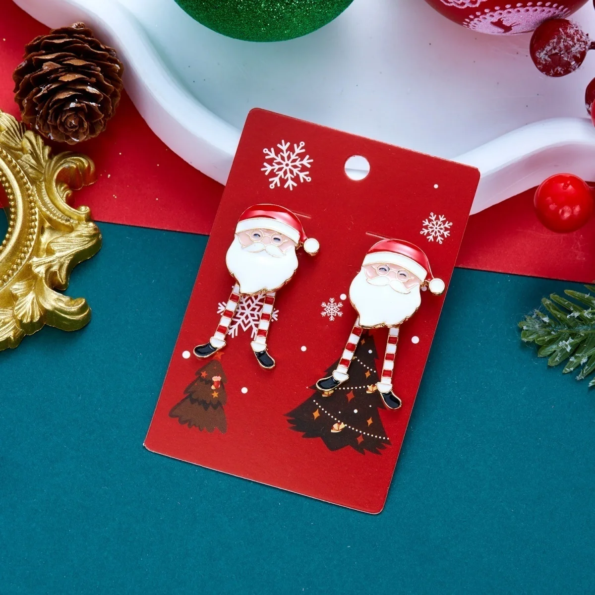 Weihnachtliche kreative Ohrhänger mit simulierten Perlen und langen Beinen im Weihnachtsmann-Design für Damen, Neujahrs-Ohrschmuck mit Lebkuchenmann und Schneemann. – Detail 27