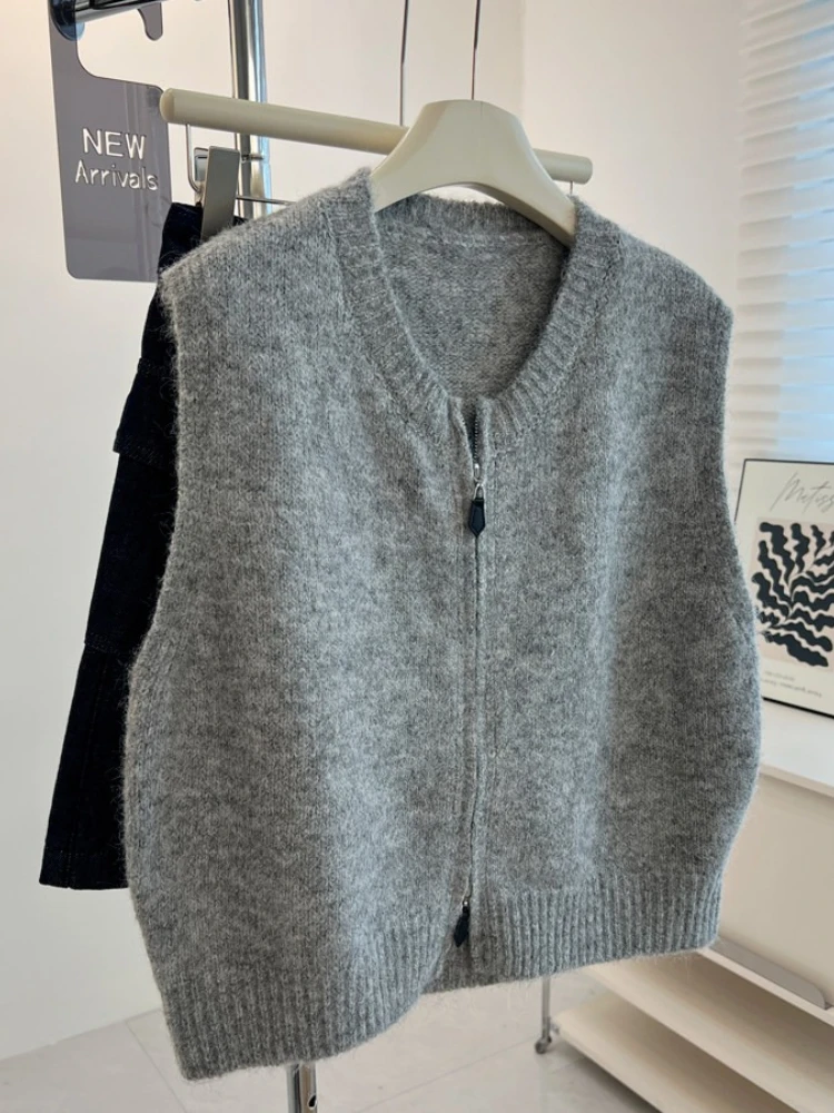 AOSSVIAO 2026 Autumn Versatile Basic Simple Zip Up Women Knit Vest Loose Unique Youthful Student Style Elegant Sweater Waistcoat