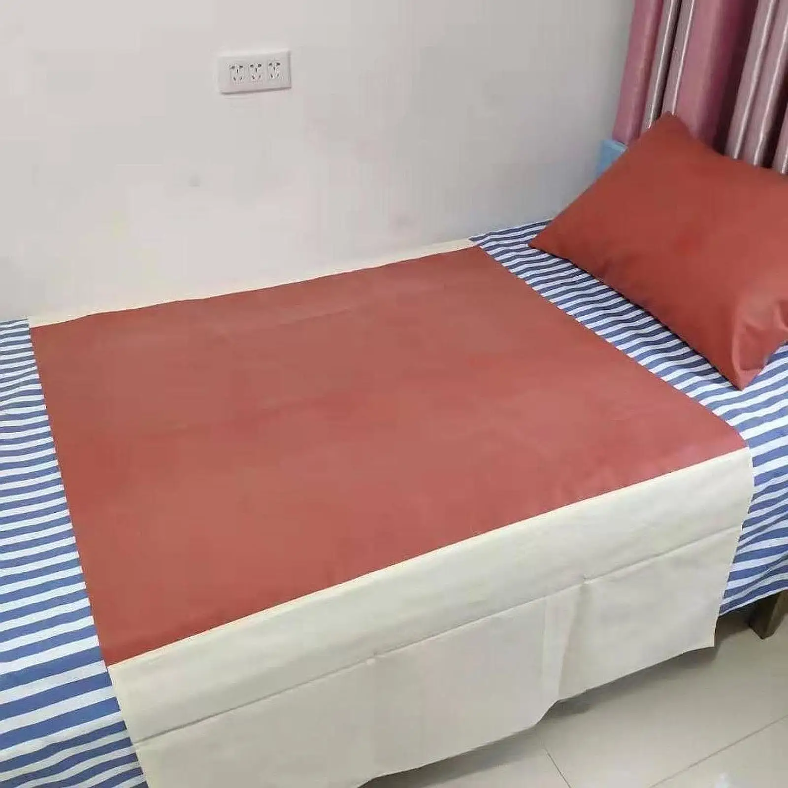 

Saddle Style Bed Pad Versatile Tuckable Reusable Supplies Waterproof Lightweight Easy to Clean Home Nonslip Mattress Protector