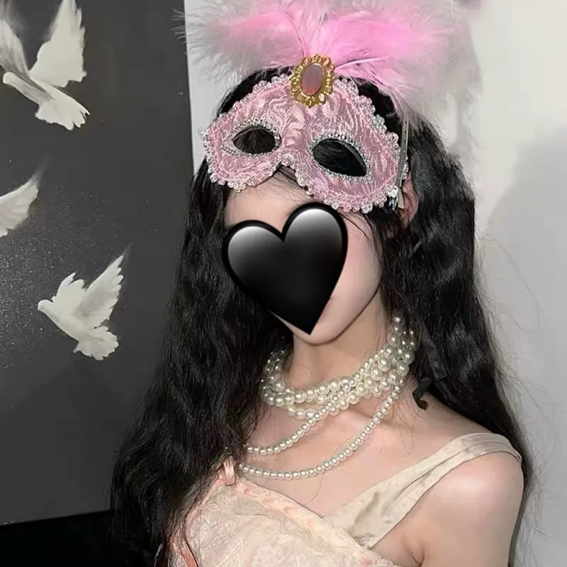 1Pc Makeup Ball COS Princess Mask Female Adult Party Half Face Mask White Feather Half Face Eye Mask COS Prop Holiday Pink White