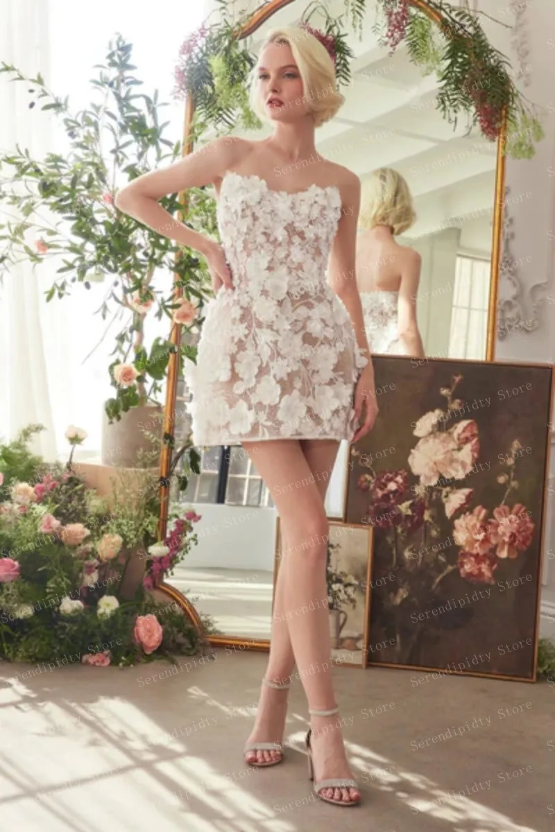 Weißes Blumen-Spitzenkleid mit aufwendigen Mustern und transparentem Stoff mit trägerlosem Design und taillierter Silhouette