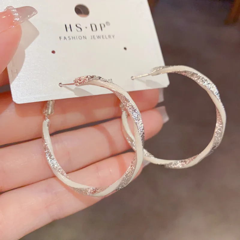 GANPUP Einfache Silberfarbene C-förmige Ohrstecker für Frauen, Alltagsschmuck, Modisches Ohrpiercing-Schmuckstück, Geschenk für Partys, Damenohrringe – Detail 2
