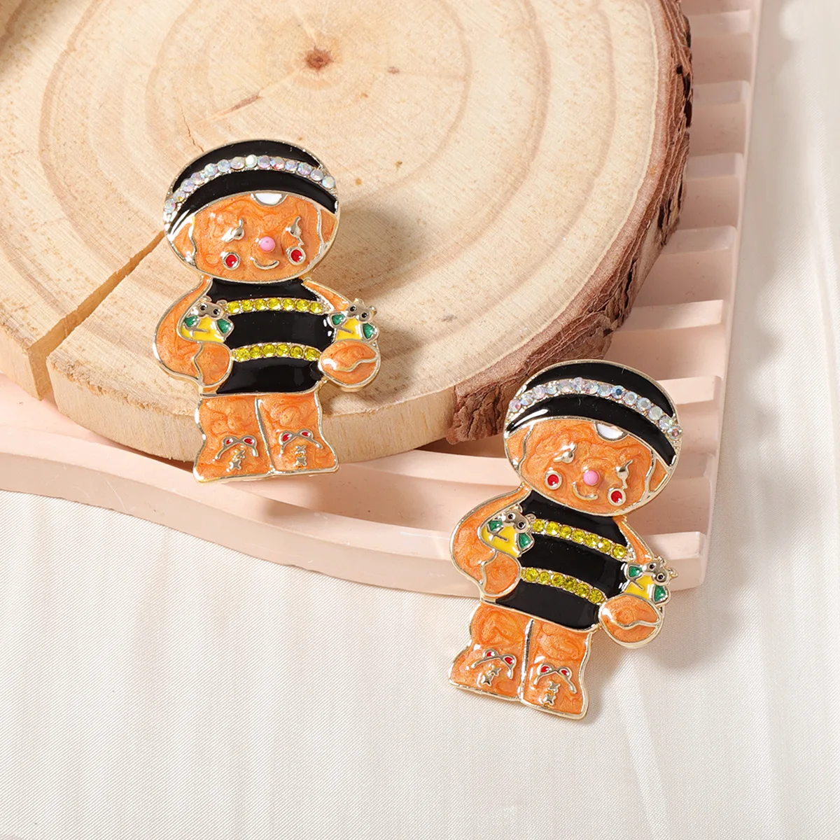 Cute cartoon Christmas series alloy micro-inlaid zircon gingerbread man niche creative women's stud earrings
