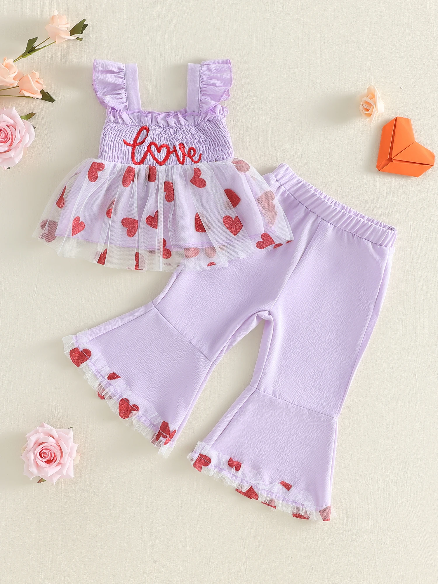 

Очаровательный комплект для маленьких девочек на День святого Валентина с блузкой с рукавами-крылышками и принтом в виде сердечек и расклешенными брюками - комплект из 2 предметов