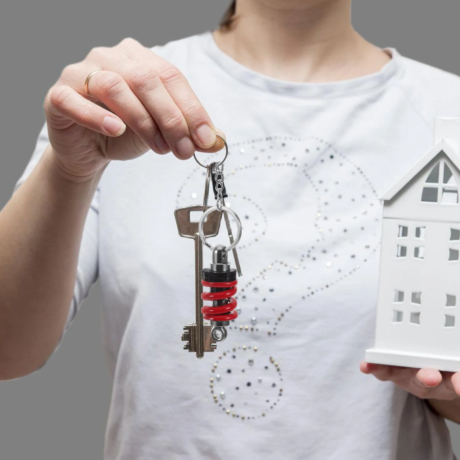 오토바이 키체인 진동 방지 충격 흡수 펜던트 남성 오토바이 애호가를 위한 정교한 키링 휴대용 키체인