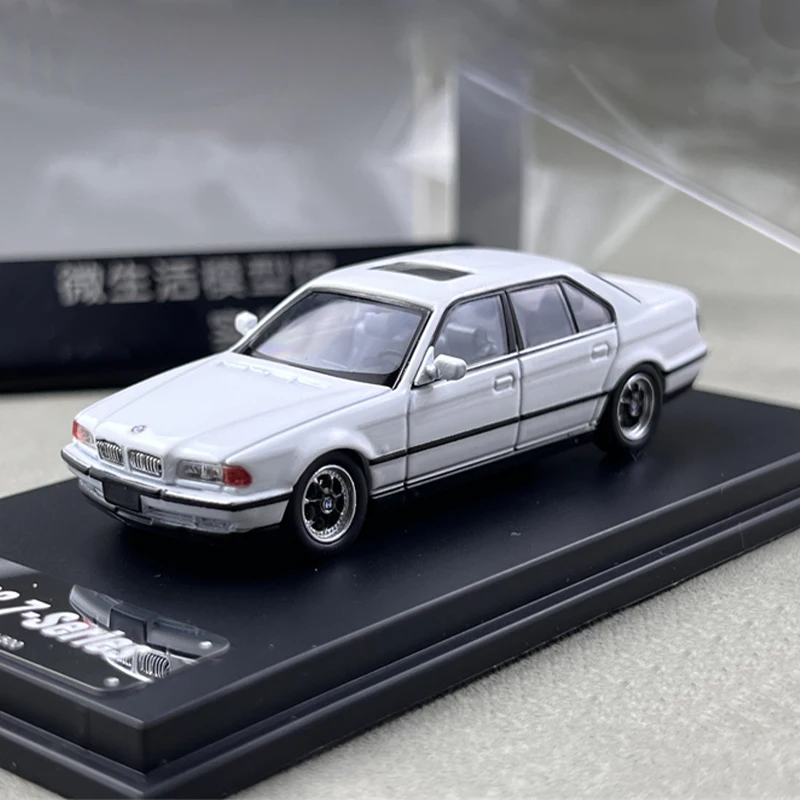 

1:64 Scale 7 Series E38 740iL Simulation Alloy Car Model Static Display Collectible Toy Gift Souvenir Decoration