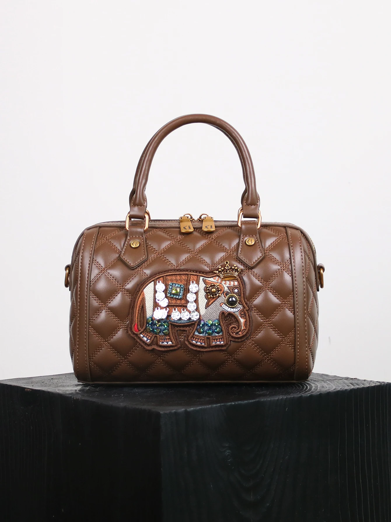 

2025 fashion trend new retro heavy industry niche design elephant pattern embroidery Boston pillow bag exquisite Joker bowling r