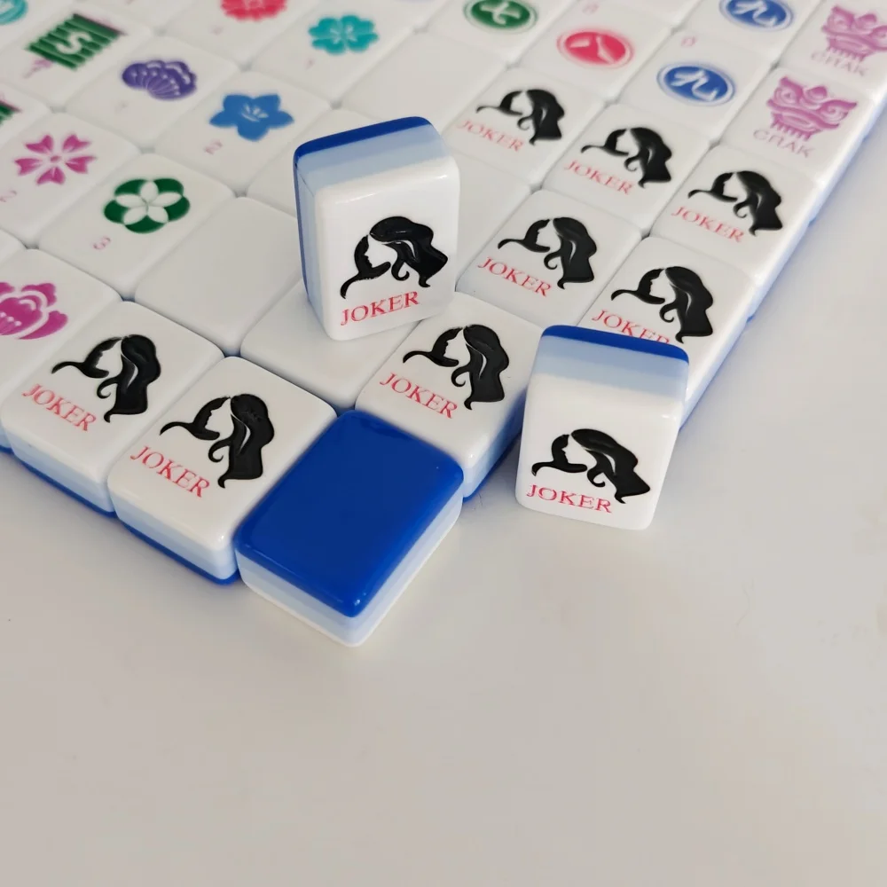 New Trending Sapphire Blue Luxury American Mahjong Set 4-Layer Acrylic Engraved Mahjong Tiles Board Game Portable Mah Jongg Sets