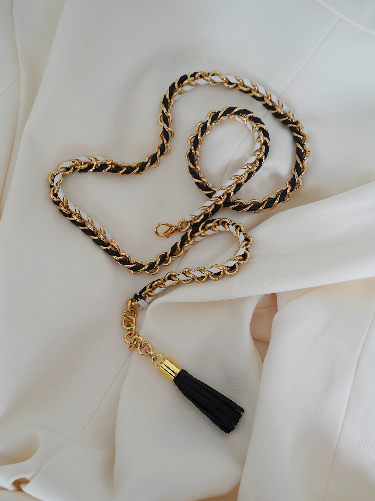 chaine-de-taille-au-design-unique-accessoire-feminin-pour-jupe-ceinture-tissee-tendance-et-polyvalente-ceinture-amincissante-chaine-a-maillons-tendance