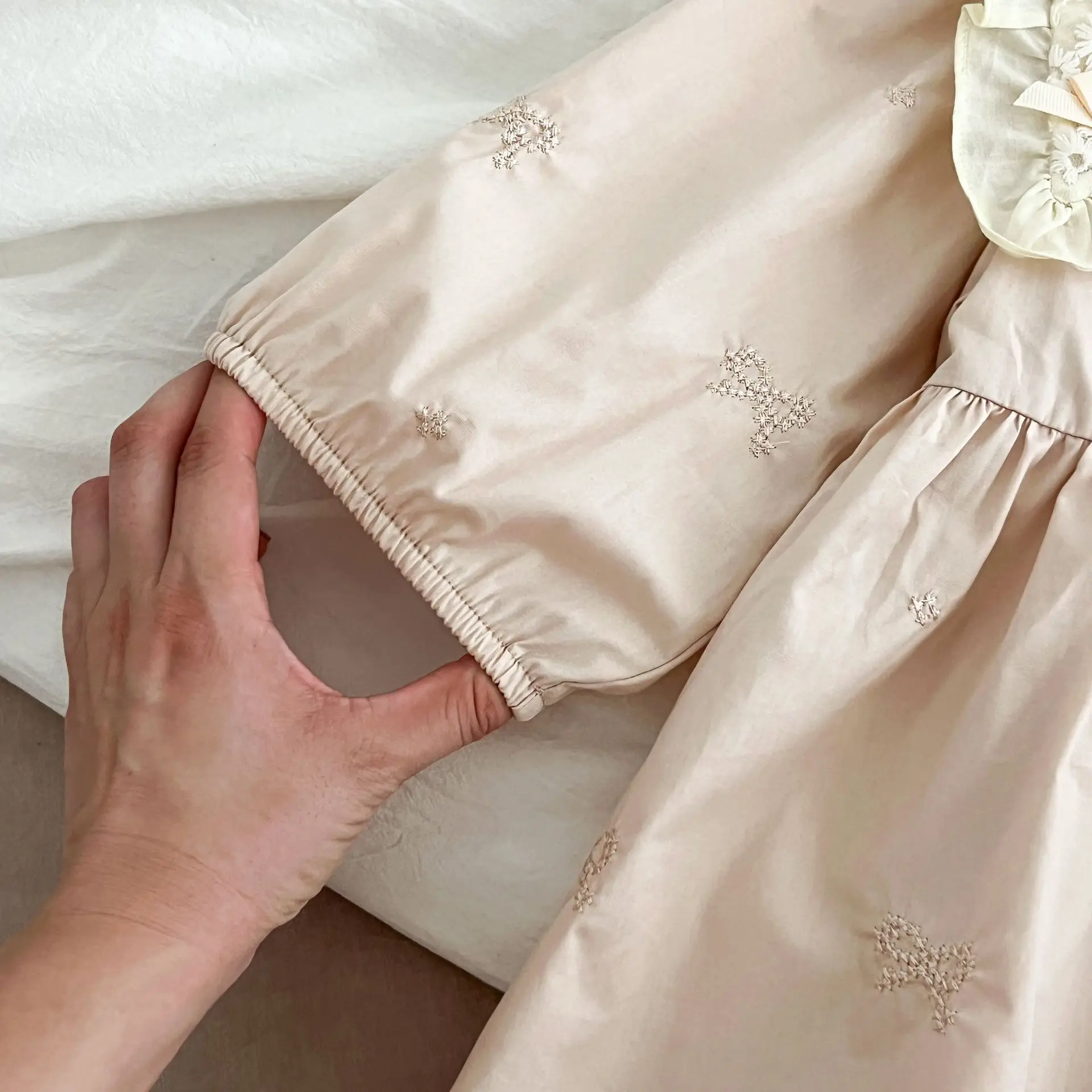 Frühling Schwestern Kleidung Mädchen Bogen Stickerei Spitze Kleidung Baby Strampler Baumwolle Säuglings Body Prinzessin Mädchen Schwester Familie Kleid – Detail 11