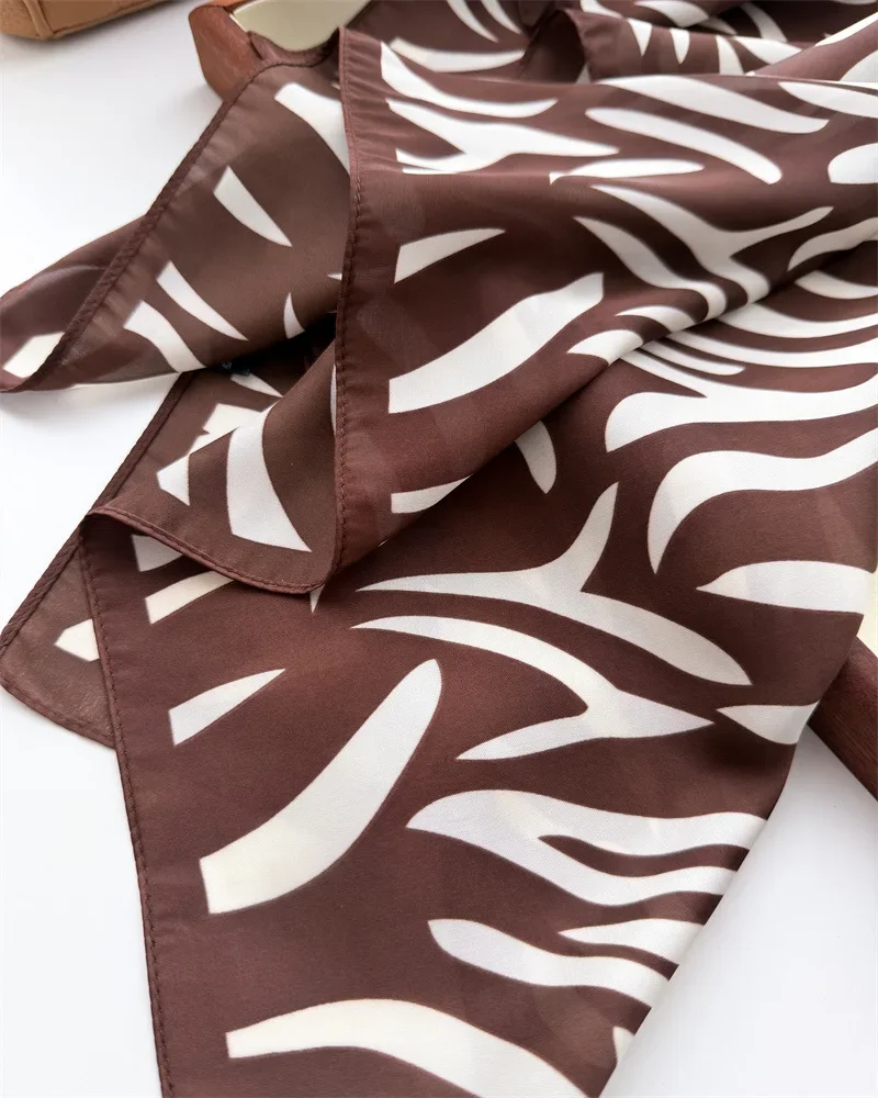 العلامة التجارية الفاخرة البوهيمي طباعة وشاح مربع أنيق السيدات لينة شال الساتان أنيق المرأة الزخرفية باندانا