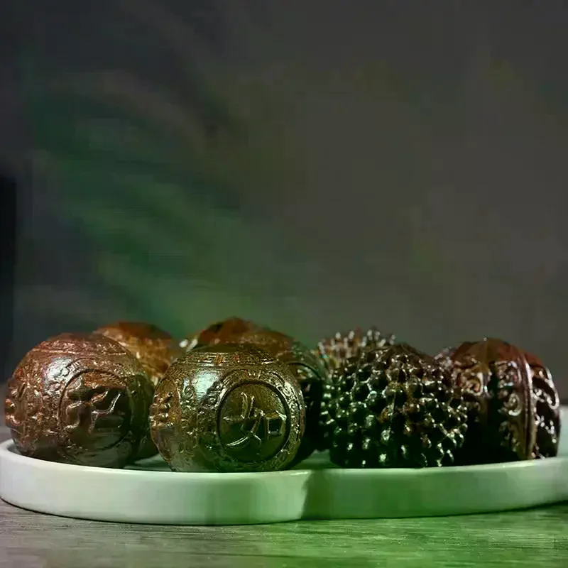 Relief Walnut Handheld Ball Sandalwood Handheld Ball Massage Exercise Healthcare Plaything Hand-Worn Ball 1Pair