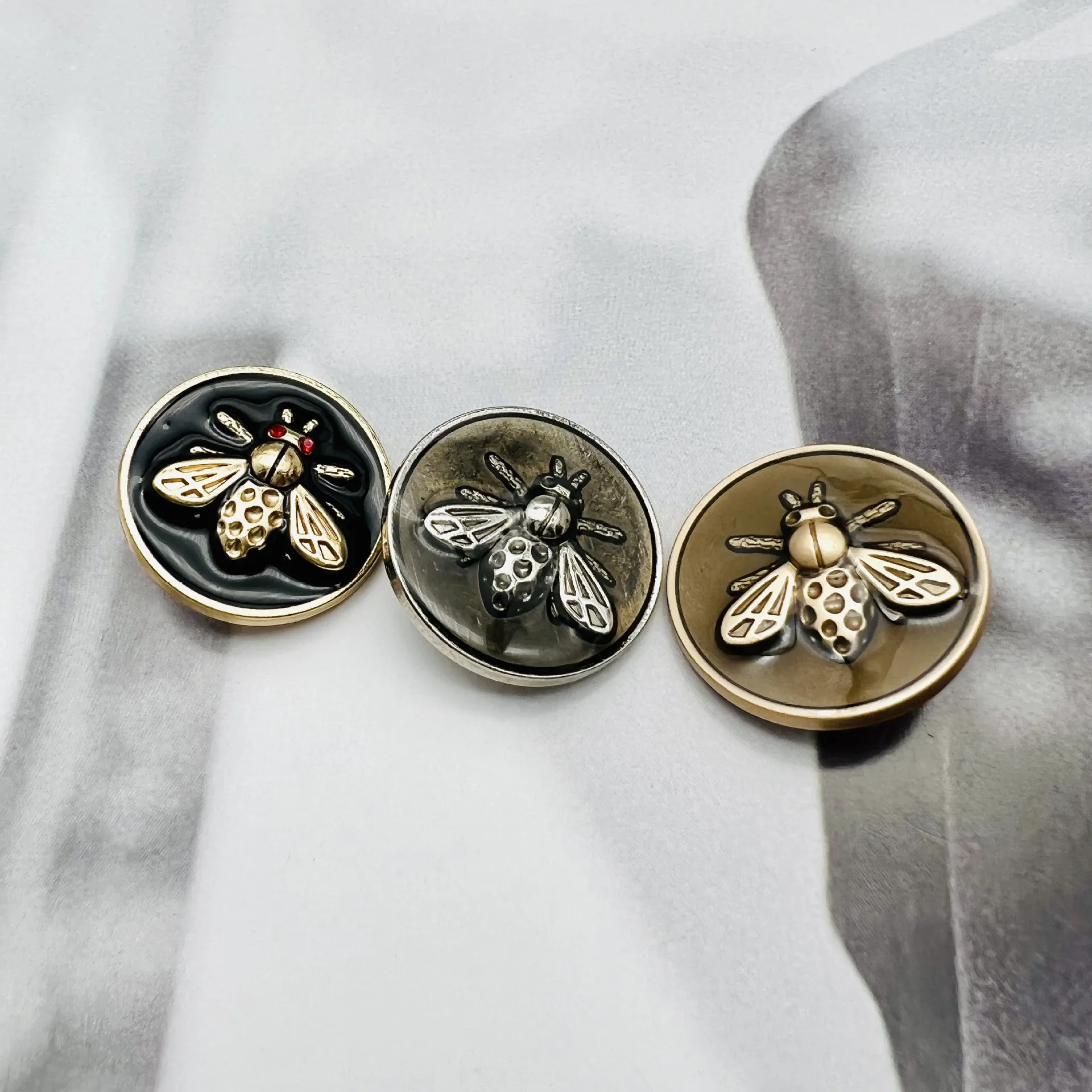 6Pcs Round Vintage Bee Metal Buttons For Clothing Fashion Designer Bee Buckles Coat Jacket Sweater